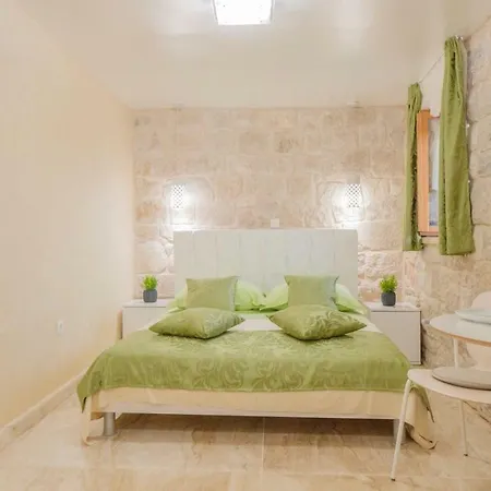 Luxury View Marjan Affittacamere 4*