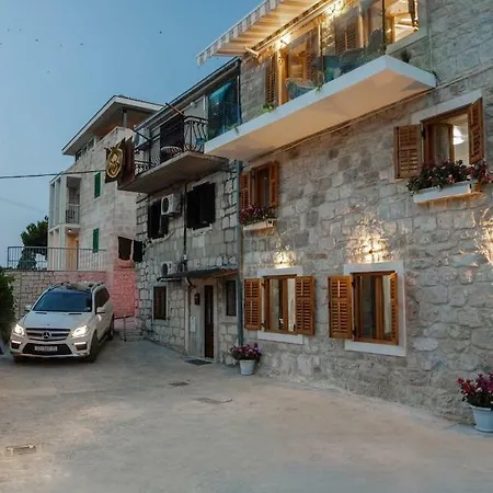 Konukevi Luxury View Marjan 4*