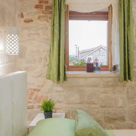 Πανσιόν Luxury View Marjan 4*