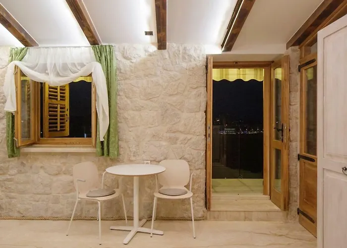 Luxury View Marjan Gostinjska kuća 4*