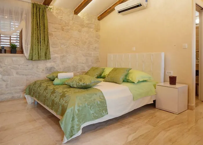 Luxury View Marjan 4*